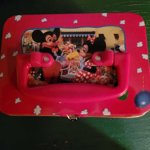 90's Mickey & Minnie metal lock box. - Picture 4 of 7